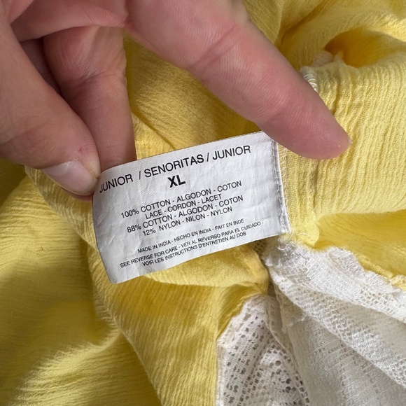 True Freedom Juniors Yellow White Blouse Tank Top Shirt - Picture 9 of 10